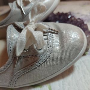 Keds Teacup silver sneaks, super cute & shimmery
